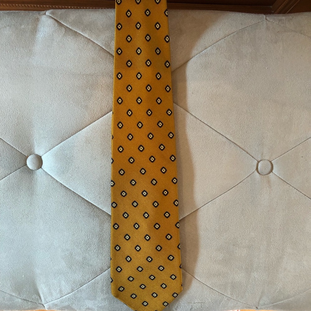 Gold and blue patterned brooks brother tie